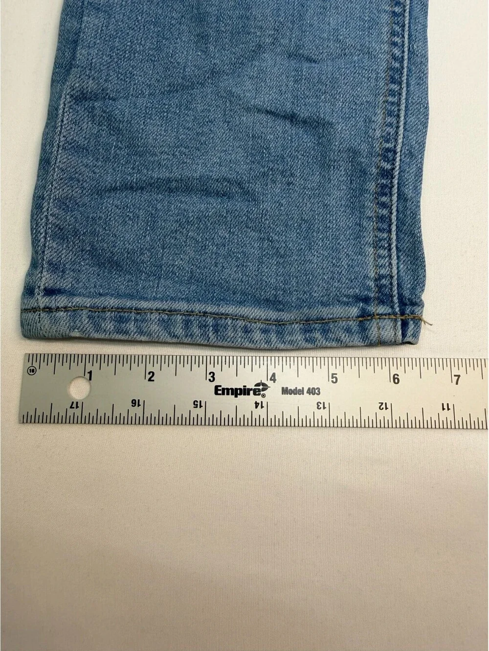 Forever 21 Men's Jeans Straight Medium Wash Solid Denim Mid Rise Size 33 Blue
